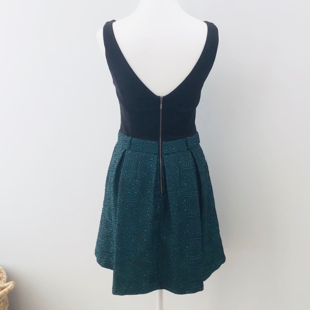 FOREVER NEW size 10 mini dress with black top and green brocade skirt - Picture 10 of 13